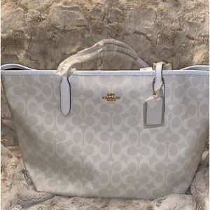 COPY - Coach signature city tote glacier white